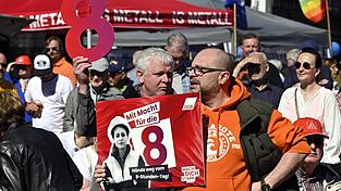 Vor wenigen Tagen, zum 1. Mai sprachen sich Demonstranten gegen ein R&uuml;tteln am Achtstundentag aus, hier im nordrhein-westf&auml;lischen Witten.
