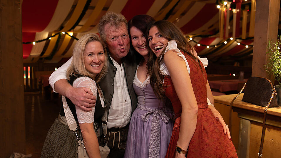 Die Partybilder vom Montag, 11. August, aus dem Festzelt Krönner. Die Partybilder vom Montag, 11. August, aus dem Festzelt Krönner.