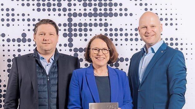 Matthias Schloderer (von links), OB Gertrud Maltz-Schwarzfischer und Intendant Sebastian Ritschel. Matthias Schloderer (von links), OB Gertrud Maltz-Schwarzfischer und Intendant Sebastian Ritschel.