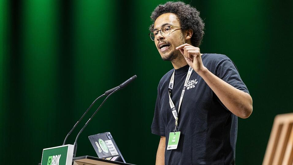 Der Student Luis Bobga leitet seit Oktober 2025 gemeinsam mit Henriette Held die Gr&uuml;ne Jugend.