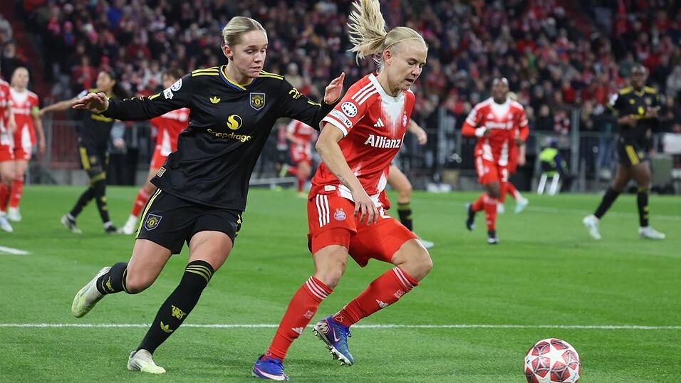 Pernille Harder (r) war im Hinspiel gleich zweimal erfolgreich.