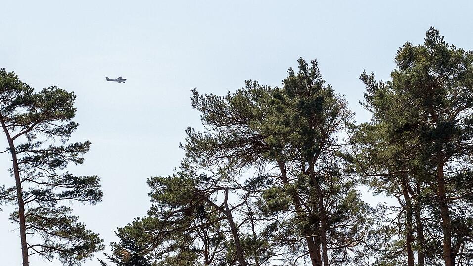 Aufgrund erh&ouml;hter Waldbrandgefahr plant die Niederbayerische Regierung in dieser Woche sechs Fl&uuml;ge zur Luftbeobachtung. (Symbolbild)