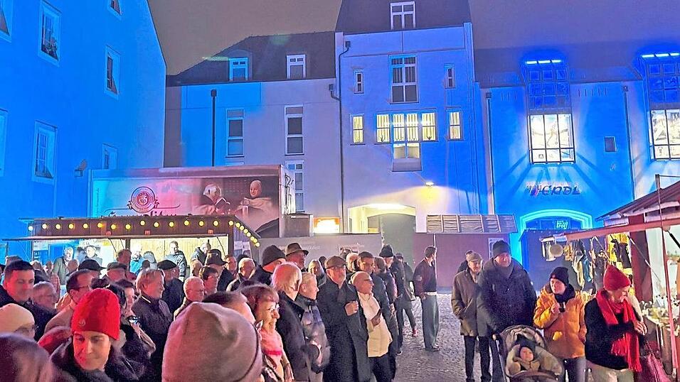 Voller Erfolg bereits am ersten Abend: der Martini-Markt am Pfarrplatz. Voller Erfolg bereits am ersten Abend: der Martini-Markt am Pfarrplatz.