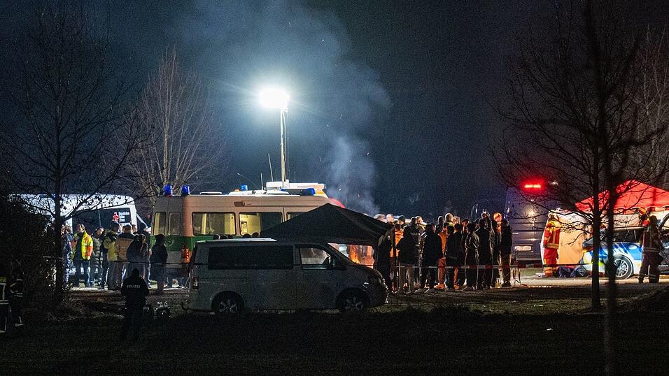 Bei einem kurdischen Kulturfest am 23. März 2025 in Parsberg ist ein Mann getötet worden. Am selben Tag war es auch in Fürth zu einem tödlichen Vorfall auf einer Feier gekommen. (Archivbild) Bei einem kurdischen Kulturfest am 23. März 2025 in Parsberg ist ein Mann getötet worden. Am selben Tag war es auch in Fürth zu einem tödlichen Vorfall auf einer Feier gekommen. (Archivbild)