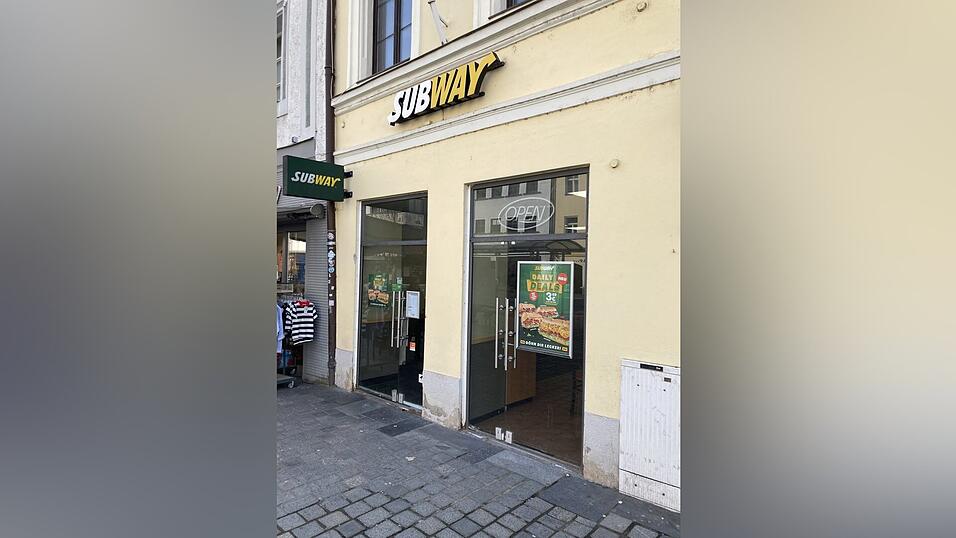 Das Schnellrestaurant am Straubinger Ludwigsplatz soll im Mai renoviert werden.