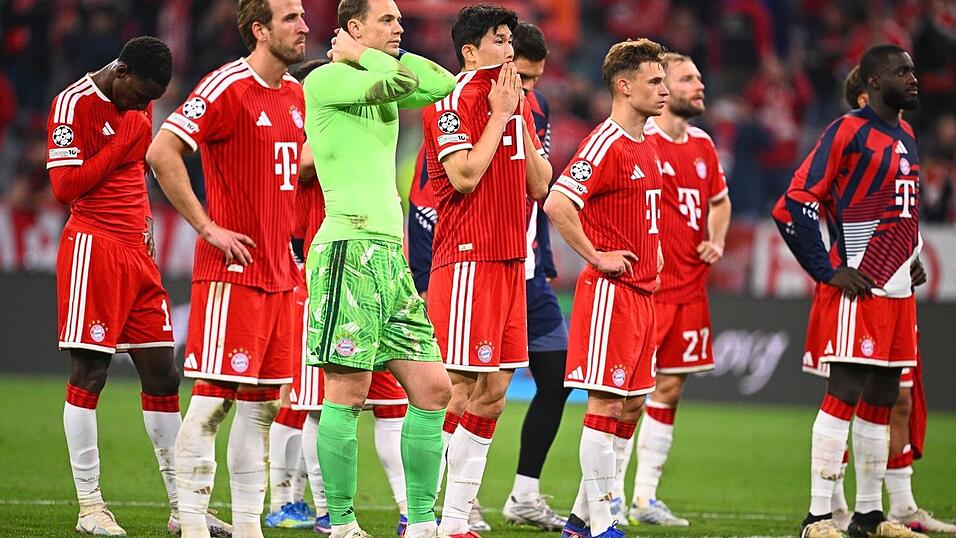 Entt&auml;uschte Bayern-Profis nach dem verpassten Finale.