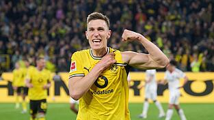 Nico Schlotterbeck jubelt &uuml;ber seinen Treffer zum 2:1.