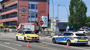 Am 8. Juni ist an der Kreuzung Industriestra&szlig;e/Konrad-Adenauer-Stra&szlig;e ein Radfahrer bei einem Unfall mit einem Lastwagen verstorben. Die genaue Unfallursache wird laut Polizei noch von einem Gutachter ausgewertet.