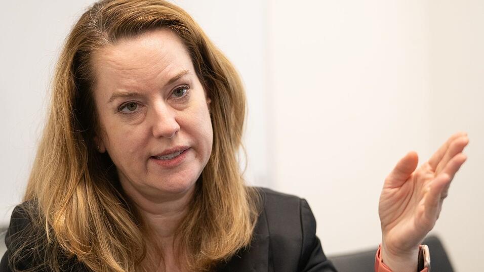 Amy Pope, Chefin der UN-Organisation f&uuml;r Migration, r&auml;t wegen des Iran-Kriegs zur Notfallplanung.