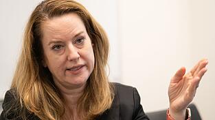 Amy Pope, Chefin der UN-Organisation f&uuml;r Migration, r&auml;t wegen des Iran-Kriegs zur Notfallplanung.