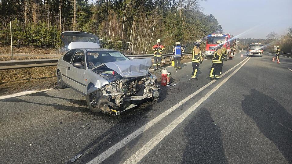 Die Insassin des Fahrzeugs verletzte sich leicht. Am Auto älteren Baujahrs entstand wirtschaftlicher Totalschaden. Die Insassin des Fahrzeugs verletzte sich leicht. Am Auto älteren Baujahrs entstand wirtschaftlicher Totalschaden.