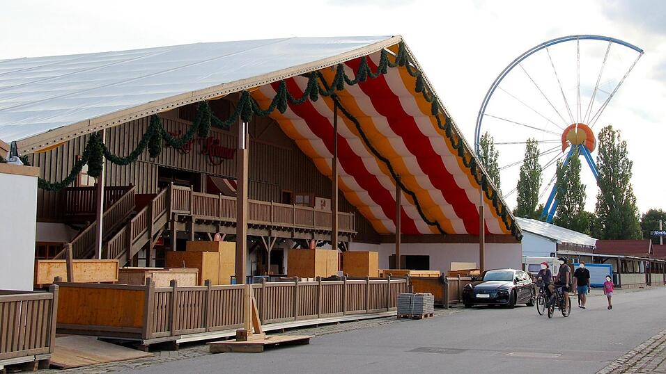 Am Hagen laufen die Vorbereitungen f&uuml;r das G&auml;ubodenvolksfest auf Hochtouren.