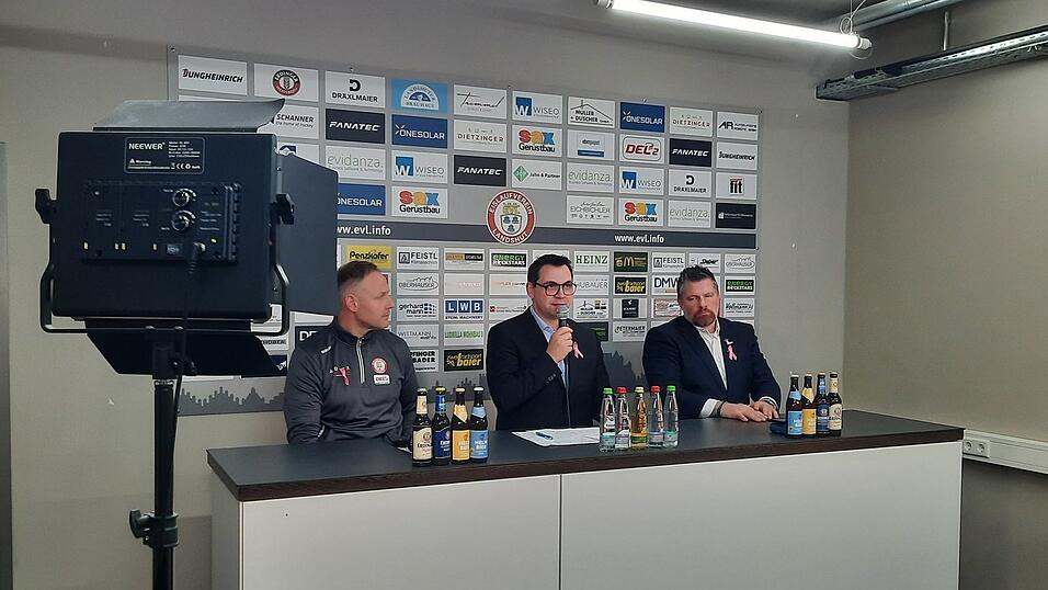 Die Pressekonferenzen nach dem Spiel werden live bei Sportdeutschland TV und auf mehreren Bildschirmen im Eisstadion gezeigt. Die Pressekonferenzen nach dem Spiel werden live bei Sportdeutschland TV und auf mehreren Bildschirmen im Eisstadion gezeigt.