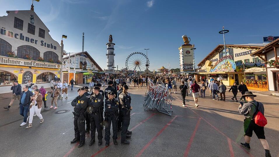 Die Zelte für das Münchner Oktoberfest können trotz eines Gerichtsstreits wie geplant aufgebaut werden. (Archivbild) Die Zelte für das Münchner Oktoberfest können trotz eines Gerichtsstreits wie geplant aufgebaut werden. (Archivbild)