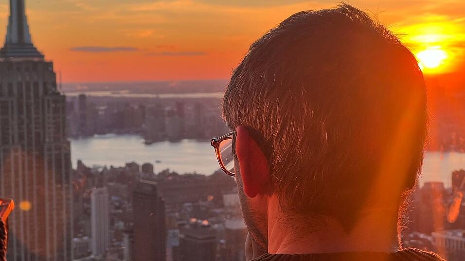 Sonnenuntergang hinter dem Empire State Building.