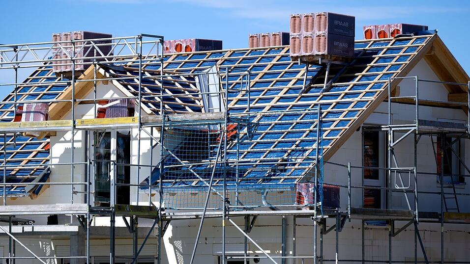 Im Wohnungsbau dürfte es bald wieder bergauf gehen (Archivbild). Im Wohnungsbau dürfte es bald wieder bergauf gehen (Archivbild).