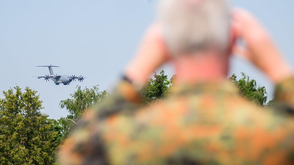 Am Luftwaffen-Manöver 'Air Defender 2023' nehmen unter deutscher Führung 25 Nationen teil. Am Luftwaffen-Manöver 'Air Defender 2023' nehmen unter deutscher Führung 25 Nationen teil.