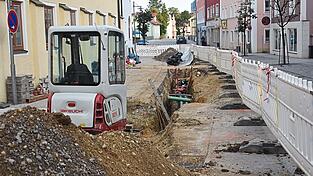Bis über den Marktplatz hat sich die Firma BEU mit dem Verlegen der Heizrohre schon vorgearbeitet.