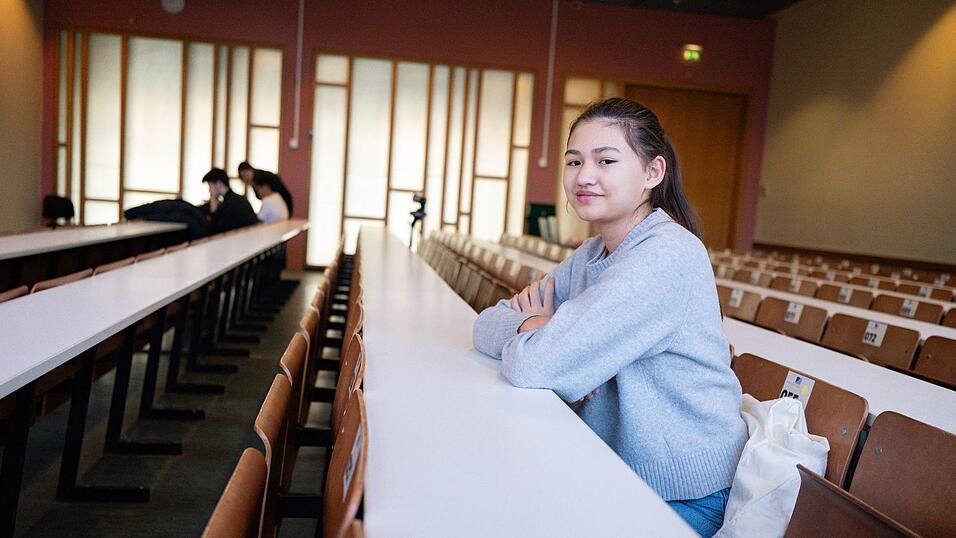 Die Zwölfjährige gilt als höchstbegabt – sie hat also einen sehr hohen IQ. Ihre Schulzeit dauerte nur sechs Jahre. Die Zwölfjährige gilt als höchstbegabt – sie hat also einen sehr hohen IQ. Ihre Schulzeit dauerte nur sechs Jahre.