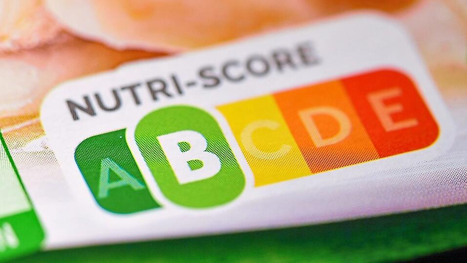 Ärzte, Verbraucherschützer und die SPD bevorzugen für die geplante Kennzeichnung von Lebensmitteln das farbige Logo Nutri-Score. Ärzte, Verbraucherschützer und die SPD bevorzugen für die geplante Kennzeichnung von Lebensmitteln das farbige Logo Nutri-Score.