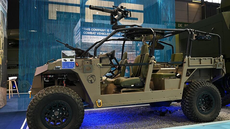 FFG-Messestand bei der Waffenmesse Eurosatory im Juni, hier ist ein Militärjeep zu sehen. FFG-Messestand bei der Waffenmesse Eurosatory im Juni, hier ist ein Militärjeep zu sehen.