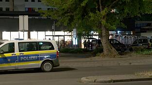In einem Berliner Supermarkt läuft eine Geiselnahme. In einem Berliner Supermarkt läuft eine Geiselnahme.