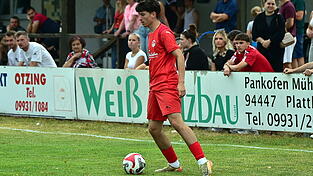 Andreas Brandl und die SpVgg Plattling zeigte eine gute Leistung gegen den Primus, am Ende aber gab es keine Punkte.
