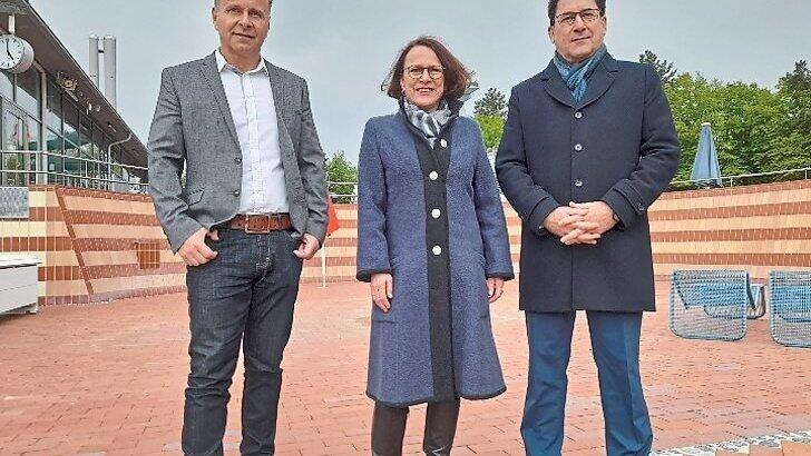 Herbert Böhmer (von links), OB Gertrud Maltz-Schwarzfischer und Manfred Koller. Herbert Böhmer (von links), OB Gertrud Maltz-Schwarzfischer und Manfred Koller.