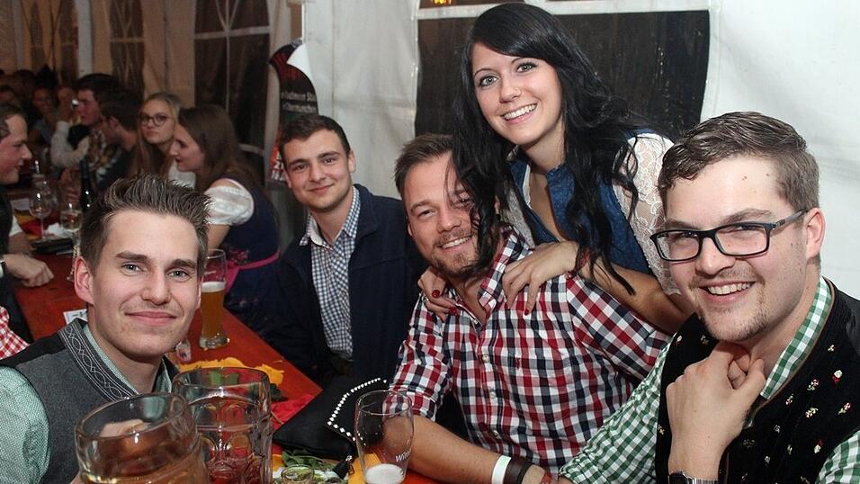 Die besten Bilder vom Wein- und Wei&szlig;bierfest des Burschenvereins Arth und der M&auml;dchengruppe.