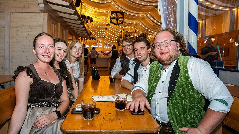 Die Partybilder vom Sonntag, 16. August, aus dem Festzelt Reisinger. Die Partybilder vom Sonntag, 16. August, aus dem Festzelt Reisinger.