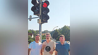 Philipp Ahrens, ÖDP-Ortsvorsitzender Heiko Helmbrecht und zweiter Bürgermeister Thomas Haslinger (von links)