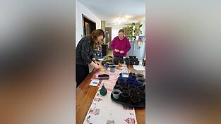 Im Februar beginnen Katharina Spornraft und ihre Schwester Manuea Braun mit der Anzucht verschieder Paprikasorten.