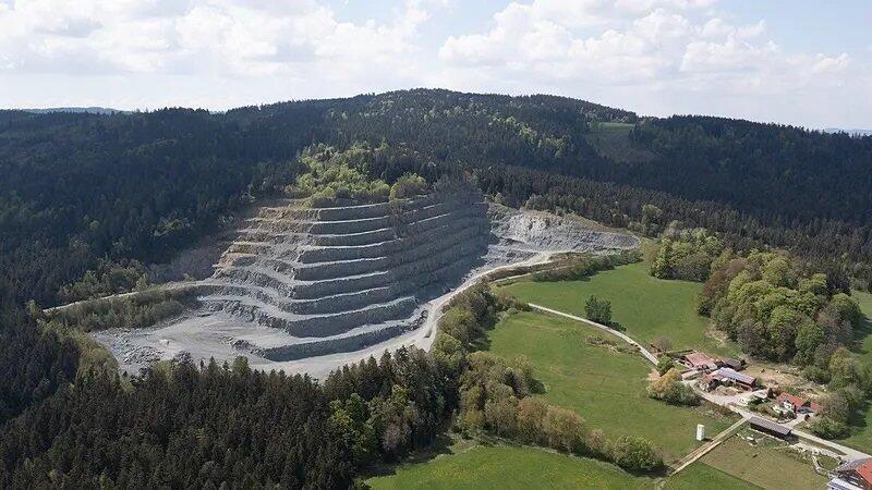 So k&ouml;nnte der geplante Steinbruch ausschauen. Die Visualisierung hat die B&uuml;rgerinitiatve gegen den Steinbruch in Auftrag gegeben.