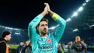 Eintracht Frankfurt muss wie gegen Ajax Amsterdam auch im Bundesligaduell mit dem VfL Bochum auf Torwart Kevin Trapp verzichten.