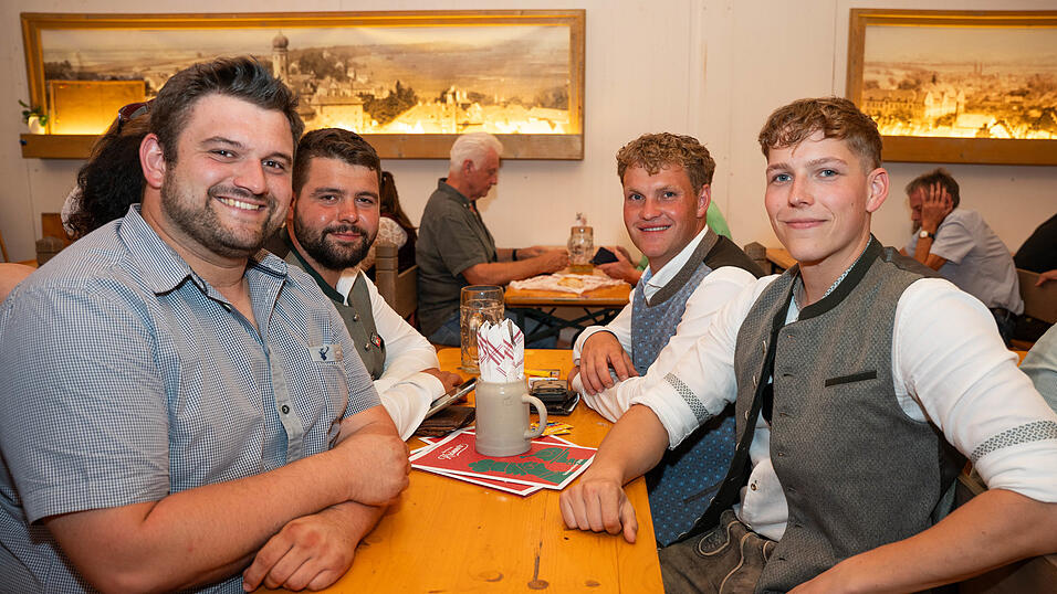 Die Partybilder vom Sonntag, 16. August, aus dem Festzelt Krönner. Die Partybilder vom Sonntag, 16. August, aus dem Festzelt Krönner.
