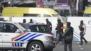 In Brüssel herrscht nach wie vor Ausnahmezustand, nachdem am Dienstagvormittag 3 Explosionen über 30 Tote forderen.