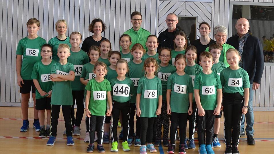 Die Teilnehmer und Verantwortlichen des TV Wallersdorf mit B&uuml;rgermeister Franz Aster.