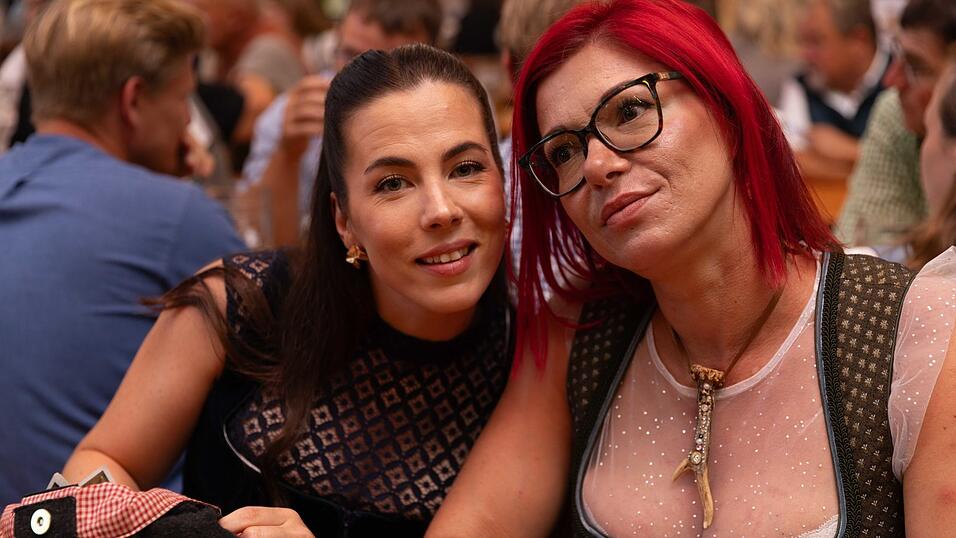 Die Partybilder vom Montag, 10. August, aus dem Festzelt Greindl. Die Partybilder vom Montag, 10. August, aus dem Festzelt Greindl.
