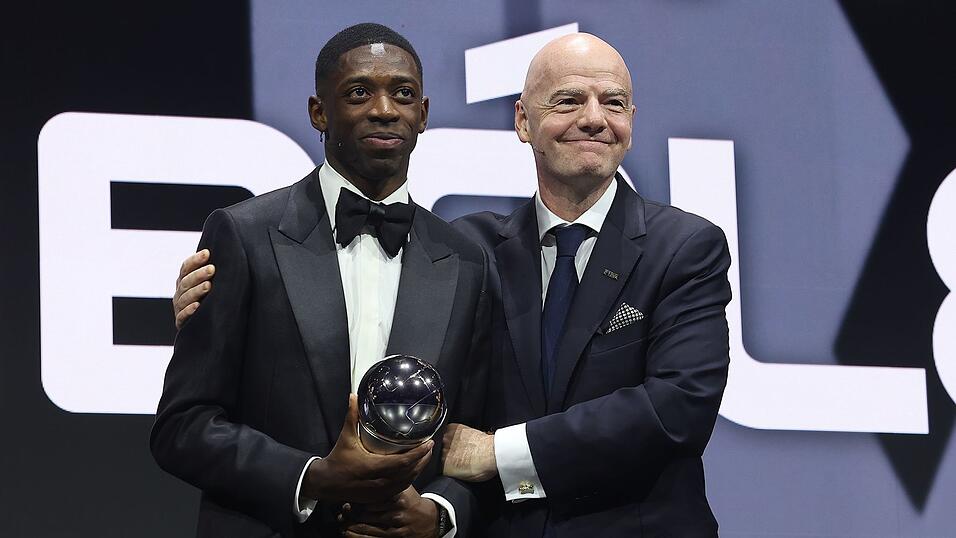 Dembélé (l.) bekam den nächsten Preis für seine starken Leistungen. Dembélé (l.) bekam den nächsten Preis für seine starken Leistungen.