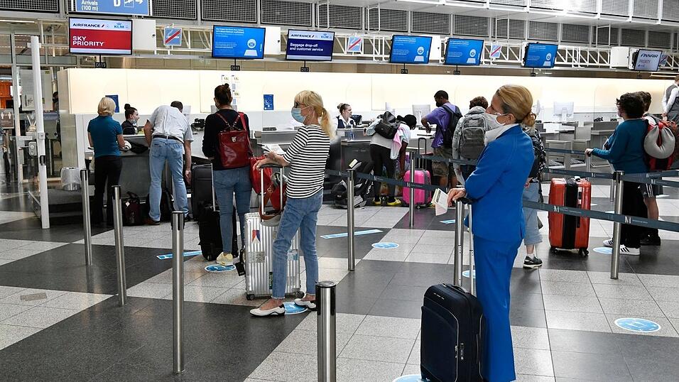 Unter strengen Hygiene- und Abstandsregeln ist es ab jetzt wieder m&ouml;glich, am Terminal 1 des Flughafens Franz Josef Strau&szlig; einzuchecken.