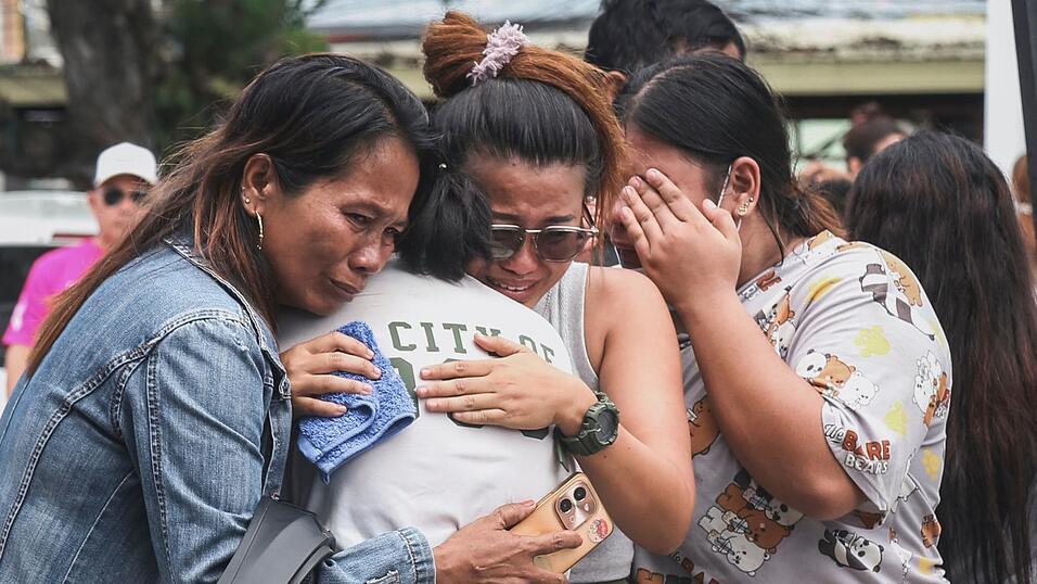 Die Verzweiflung bei Angehörigen der Opfer war groß. Die Verzweiflung bei Angehörigen der Opfer war groß.