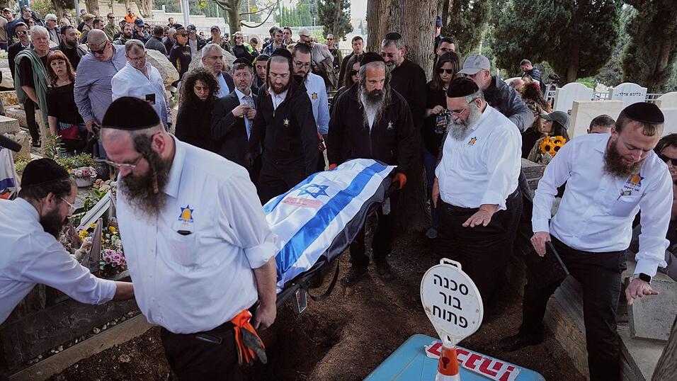 Auch bei den iranischen Angriffen auf Israel gibt es immer wieder Tote und Verletzte. Auch bei den iranischen Angriffen auf Israel gibt es immer wieder Tote und Verletzte.