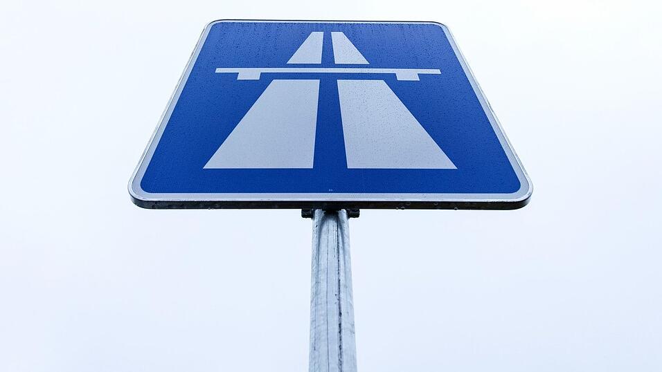 Die A96 ist bei Wangen im Allgäu in Richtung Memmingen gesperrt. (Symbolbild) Die A96 ist bei Wangen im Allgäu in Richtung Memmingen gesperrt. (Symbolbild)