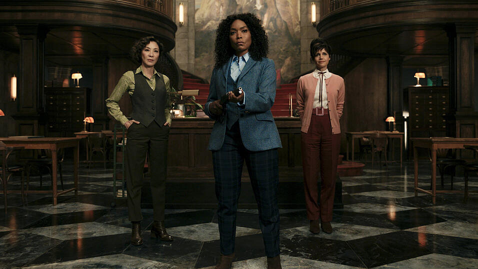 Schießwütige Bibliothekarinnen (von links): Michelle Yeoh, Angela Bassett und Carla Gugino