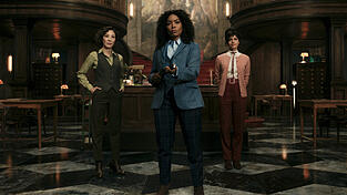 Schießwütige Bibliothekarinnen (von links): Michelle Yeoh, Angela Bassett und Carla Gugino