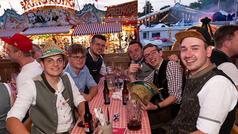 Die Partybilder vom Sonntag, 13. August 2023, aus dem Festzelt Krönner. Die Partybilder vom Sonntag, 13. August 2023, aus dem Festzelt Krönner.