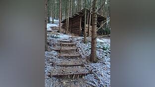 Die Schwarzbau-H&uuml;tte am Pfeifferberg in Schweinbach. Fotos: Alexander Schmid