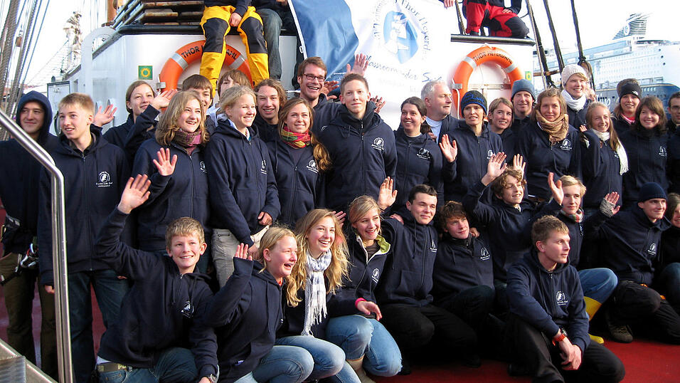 Gruppenbild an Bord der 'Thor Heyerdahl'.