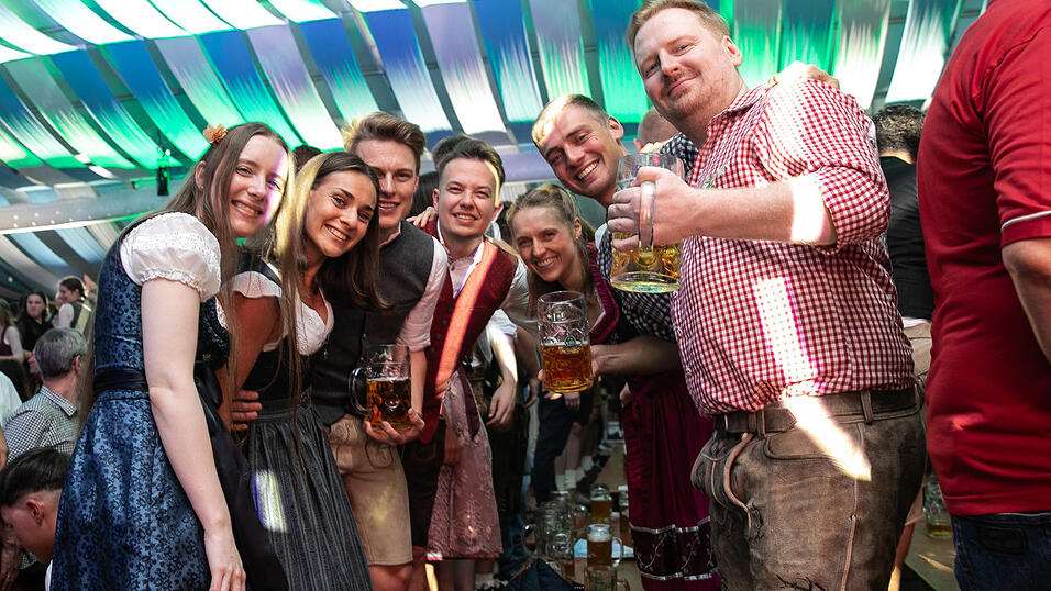 Die Partybilder vom Freitag, 8. August, aus dem Festzelt Wenisch. Die Partybilder vom Freitag, 8. August, aus dem Festzelt Wenisch.