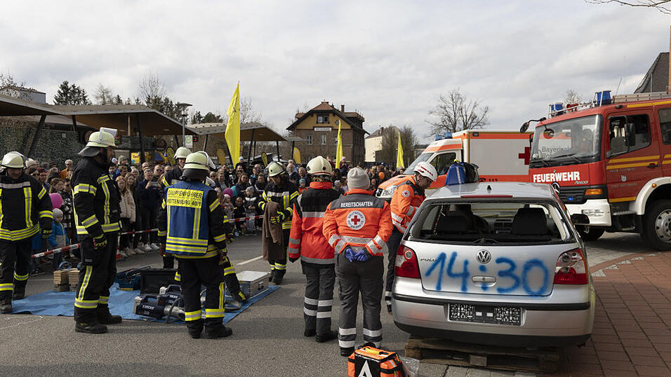 Die Feuerwehr&uuml;bung beim Fastenmarkt ist immer ein gro&szlig;er Besuchermagnet.